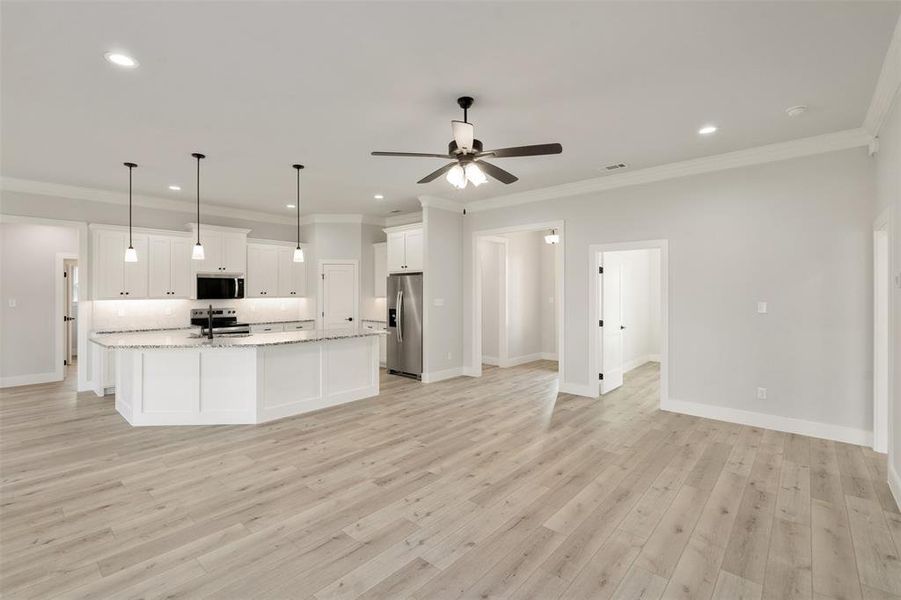 Spacious, unfurnished interior of a new home in , Mabank (Image 28). Spacious, unfurnished interior of a new home in , Mabank (Image 28).