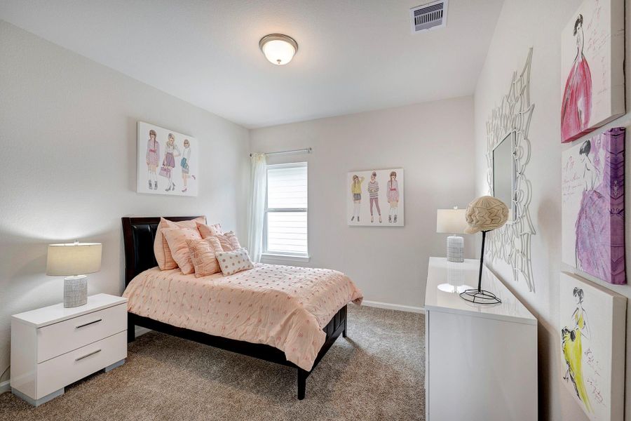 Photos shown are of a staged model home and are for illustration purposes only. Actual home features, finishes, and layout may vary. Photos shown are of a staged model home and are for illustration purposes only. Actual home features, finishes, and layout may vary.
