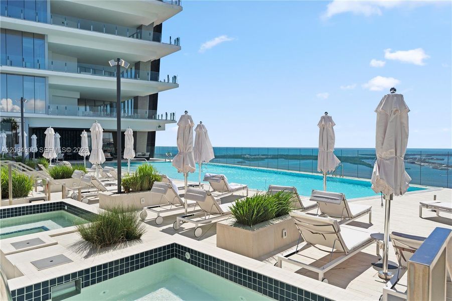 Condo located in Miami, FL showcasing its design and architecture (Image 24).
