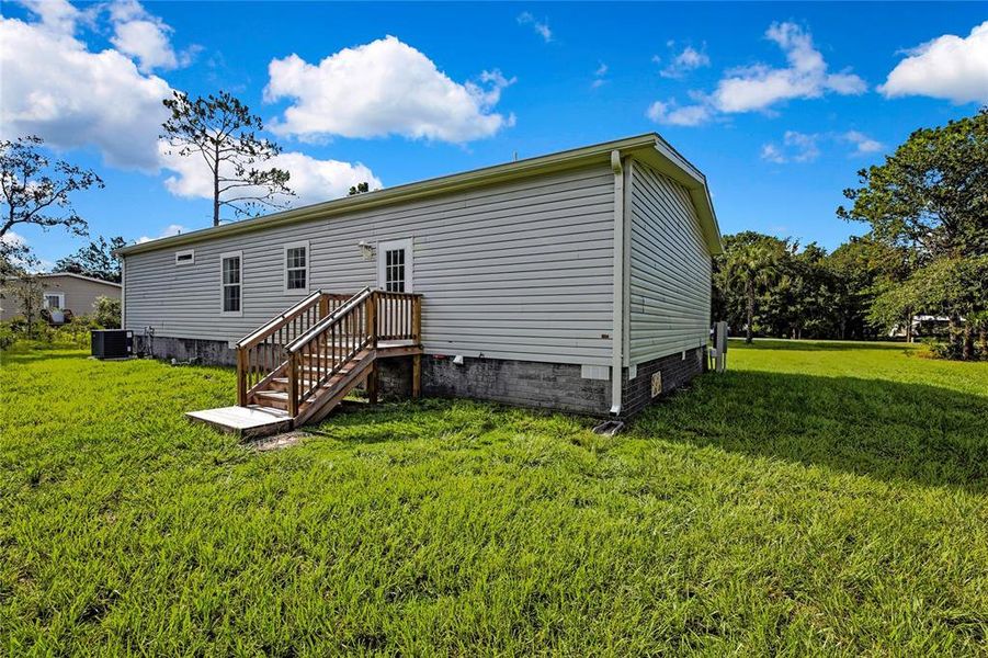 Front exterior of a new home in , Homosassa, FL, highlighting curb appeal (Image 25).