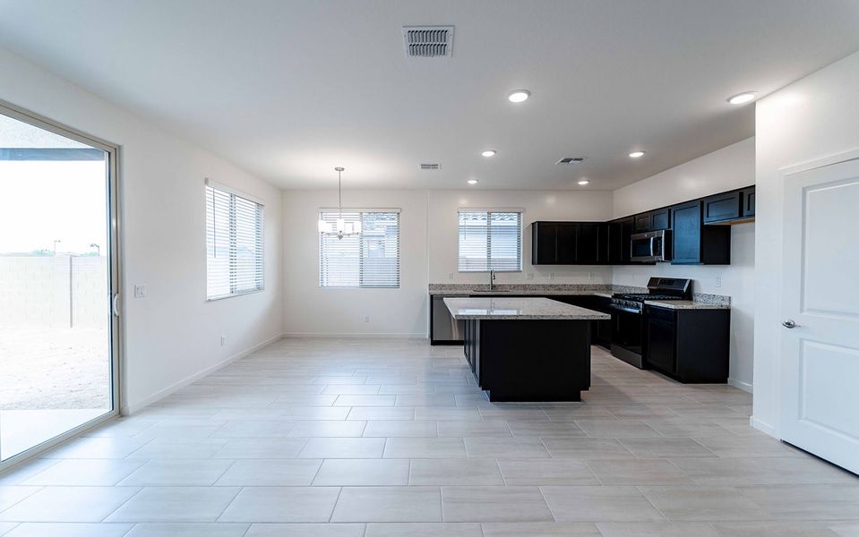 Furnished interior view inside a new home in Rancho Mirage, Maricopa (Image 5).