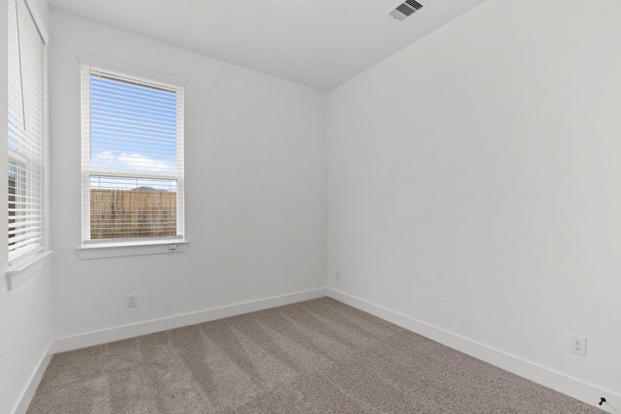 Spacious, unfurnished interior of a new home in Blue Heron, Mont Belvieu (Image 24).