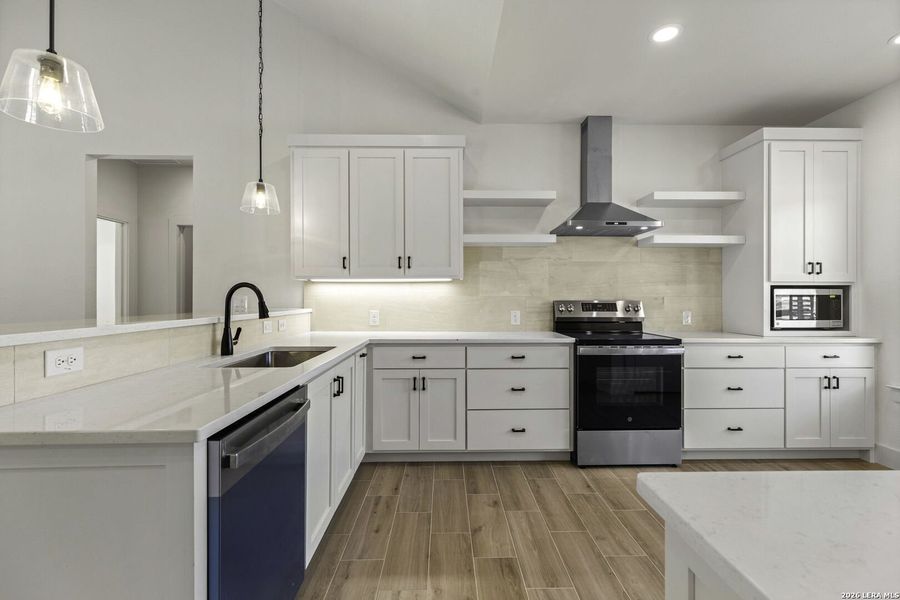 Furnished interior view inside a new home in , Canyon Lake (Image 7).