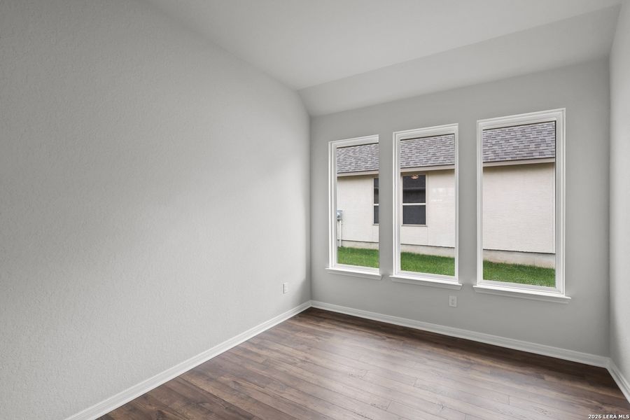 Spacious, unfurnished interior of a new home in Buffalo Crossing, Cibolo (Image 24).