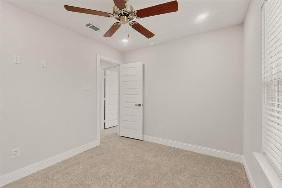 Spacious, unfurnished interior of a new home in , Sulphur Springs (Image 21).