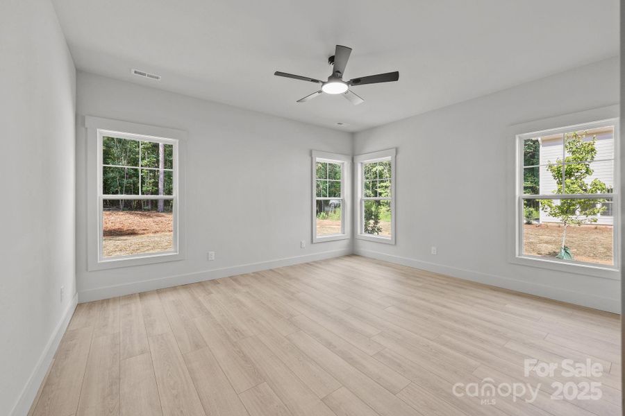 Spacious, unfurnished interior of a new home in , Richfield (Image 20).