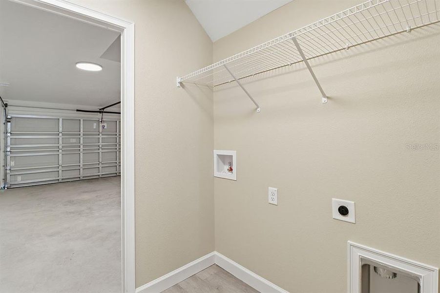 Spacious, unfurnished interior of a new home in , Citrus Springs (Image 34).
