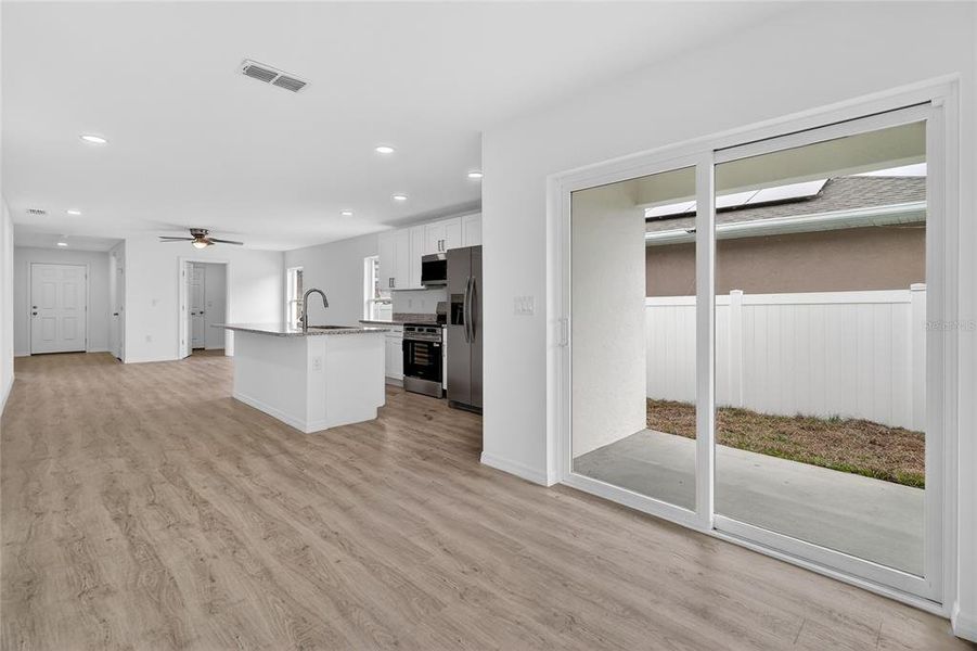 Spacious, unfurnished interior of a new home in , Haines City (Image 12).