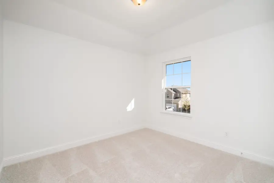 Spacious, unfurnished interior of a new home in Reunion, Rhome (Image 31).