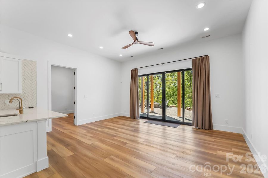 Spacious, unfurnished interior of a new home in , Marion (Image 21).