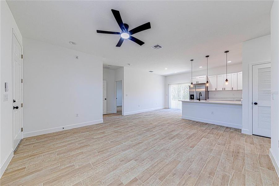 Spacious, unfurnished interior of a new home in , Ocklawaha (Image 13).