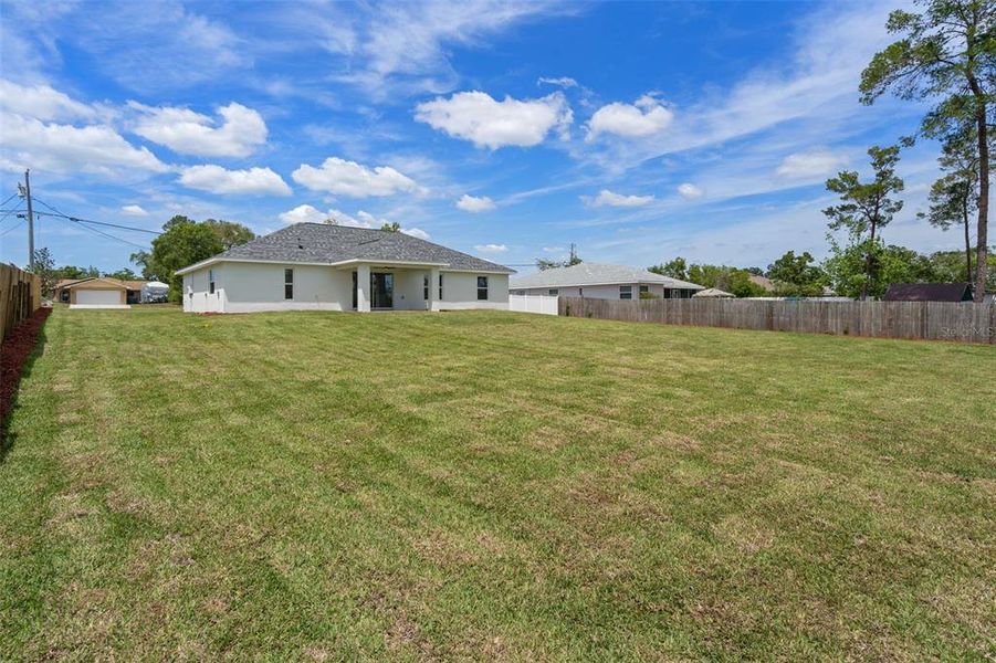 Exterior details and patio area of a home in , Weeki Wachee (Image 31).