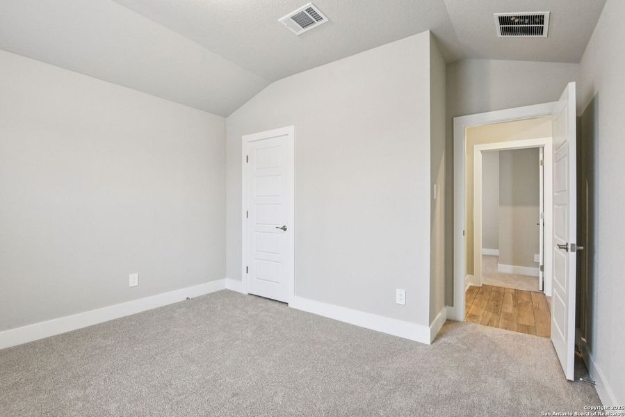 Spacious, unfurnished interior of a new home in Carmel Ranch, Schertz (Image 28).