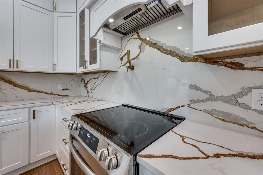 Furnished interior view inside a new home in , Fort Worth (Image 5).