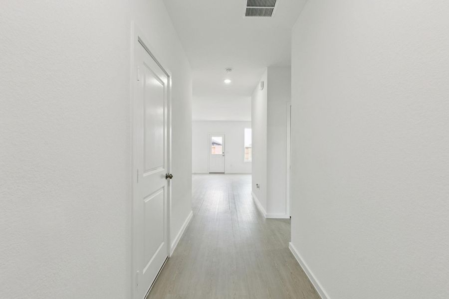 Spacious, unfurnished interior of a new home in Windcress, Baytown (Image 19).
