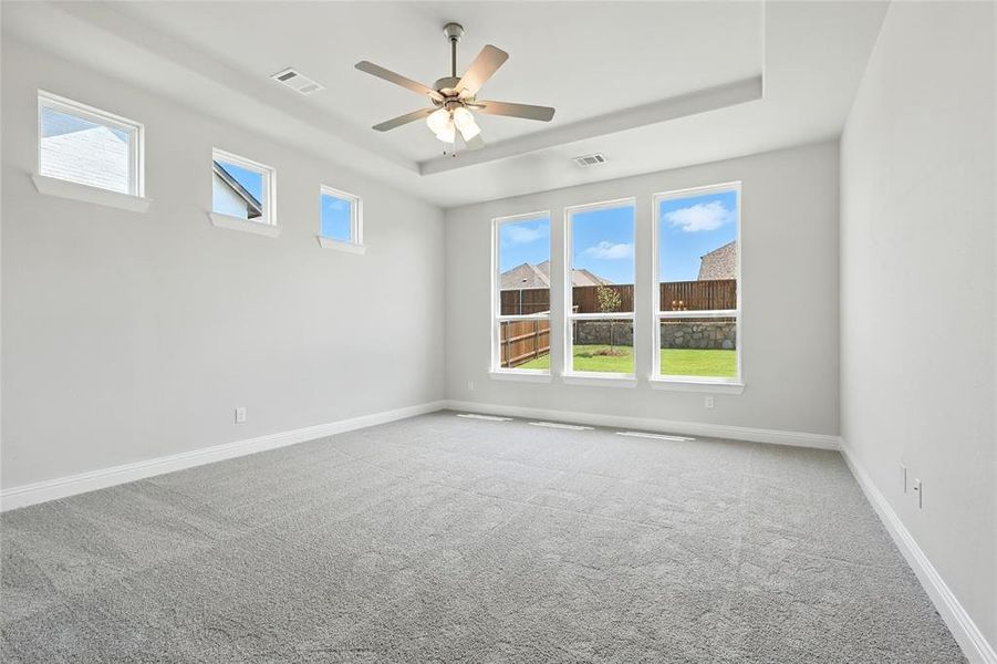 Spacious, unfurnished interior of a new home in Ridge Crossing, Waxahachie (Image 32).