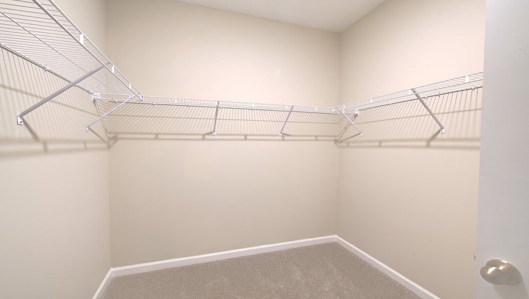 Spacious, unfurnished interior of a new home in Valley View, Waynesville (Image 20).