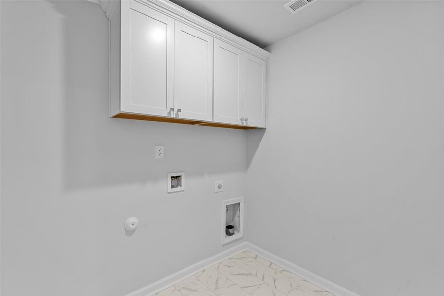 Spacious, unfurnished interior of a new home in Fieldstone, Lexington (Image 30).