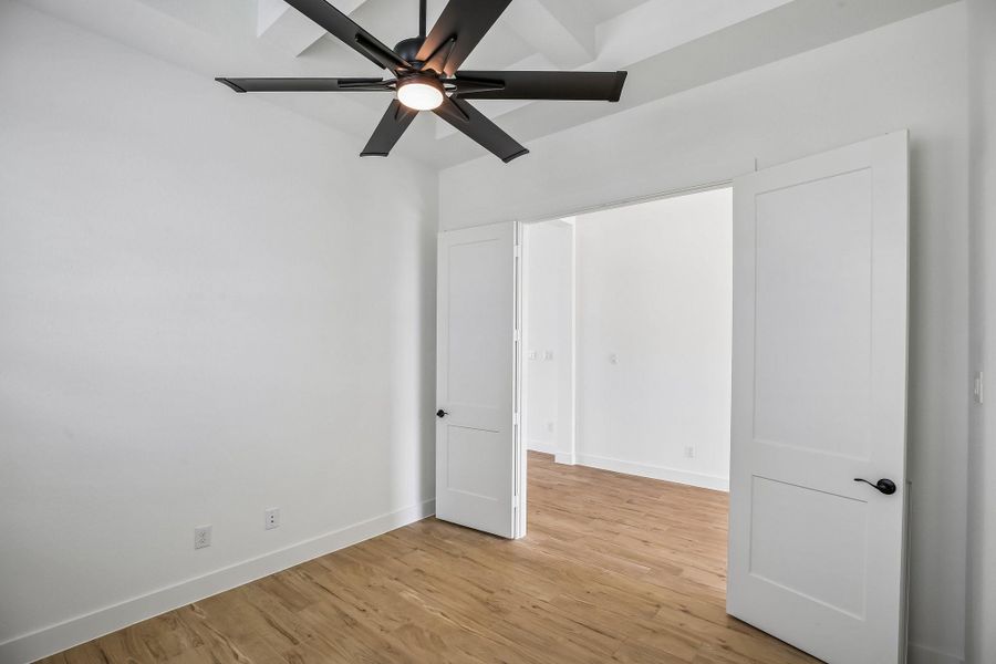 Spacious, unfurnished interior of a new home in , Mont Belvieu (Image 30).