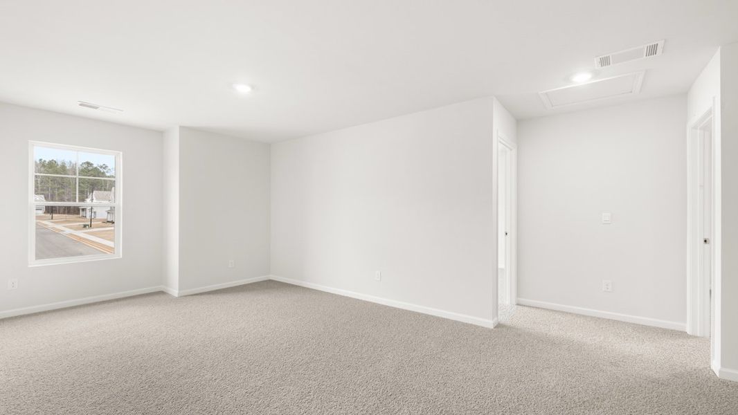 Representative unfurnished interior of a home built from the Hanover by D.R. Horton in Thompson Ridge, Dallas (Image 21).