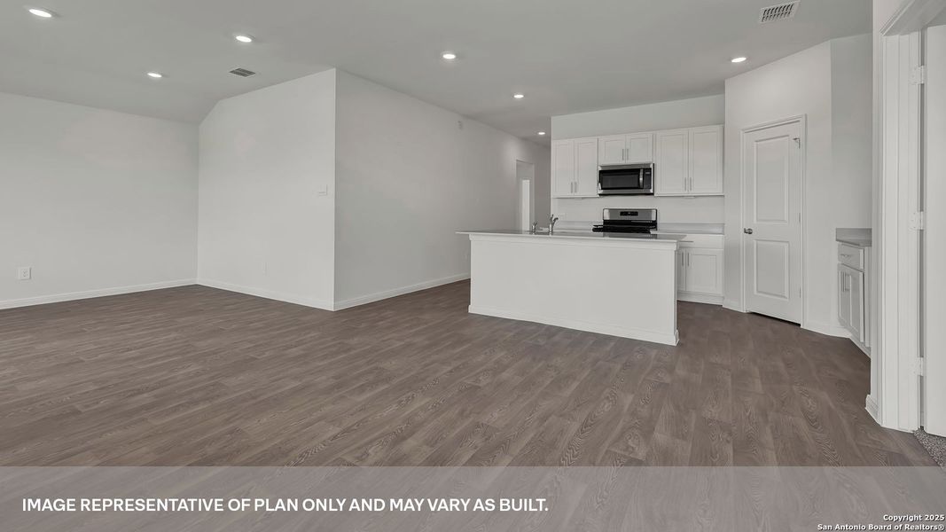 Spacious, unfurnished interior of a new home in Trace, San Marcos (Image 17).