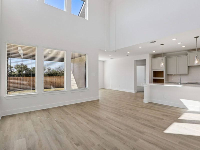 Spacious, unfurnished interior of a new home in Arcadia Ridge - Classic Series, San Antonio (Image 16).