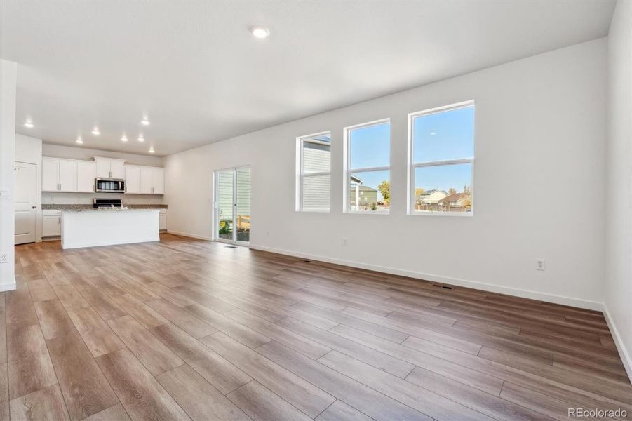 Spacious, unfurnished interior of a new home in Settlers Crossing, Commerce City (Image 15).