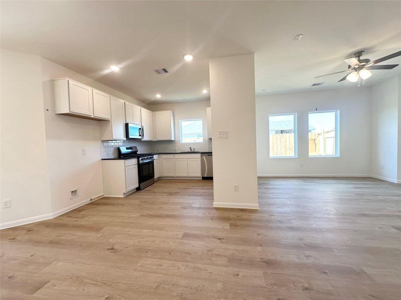 Spacious, unfurnished interior of a new home in Colony at Pinehurst, Pinehurst (Image 8). Spacious, unfurnished interior of a new home in Colony at Pinehurst, Pinehurst (Image 8).