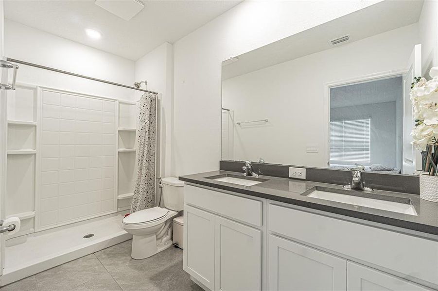 Furnished interior view inside a new home in Chelsea Court, Tampa (Image 9).