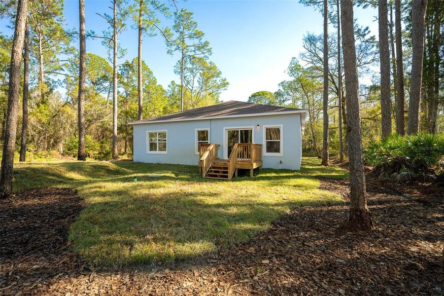 Exterior details and patio area of a home in , Deland (Image 28).