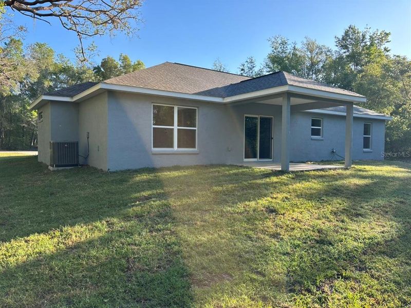Exterior details and patio area of a home in , Dunnellon (Image 19).