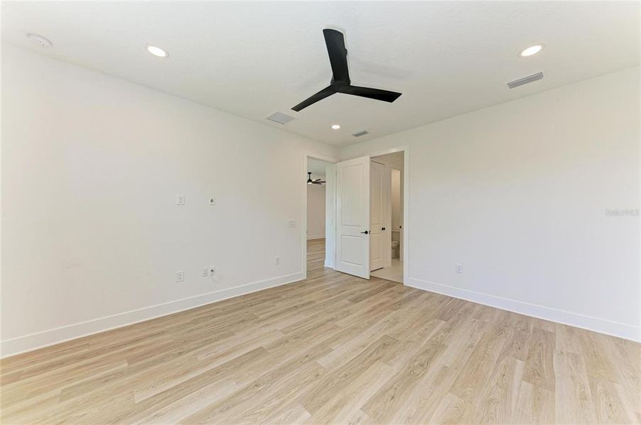 Spacious, unfurnished interior of a new home in , Sarasota (Image 33). Spacious, unfurnished interior of a new home in , Sarasota (Image 33).