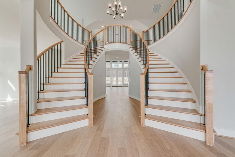 Spacious, unfurnished interior of a new home in Somerset Park, Rockwall (Image 22).