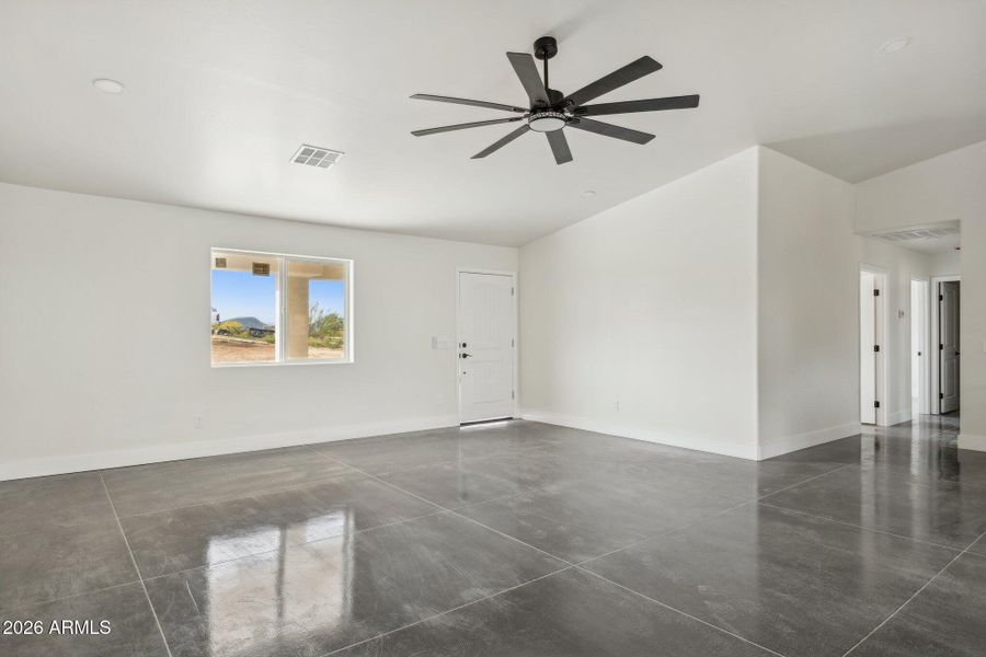 5-web-or-mls-46210-n-36th-ave