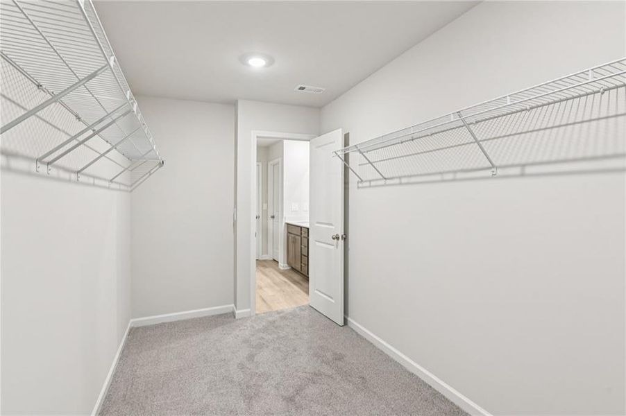 Spacious, unfurnished interior of a new home in Ivey Township, Dallas (Image 39).