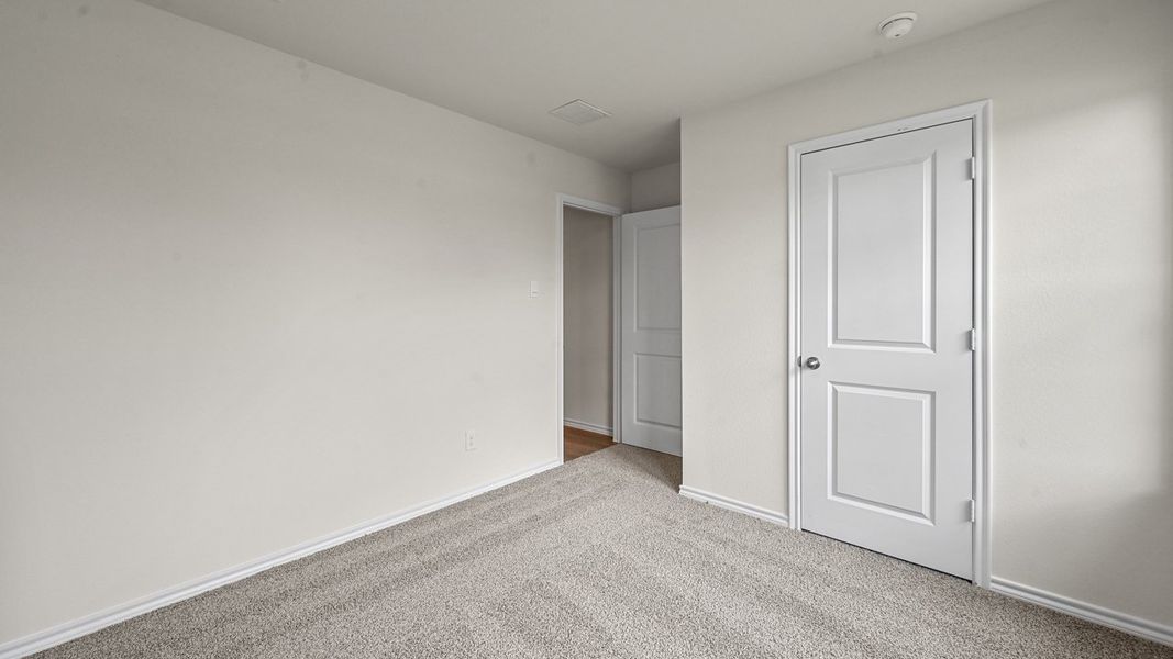 Spacious, unfurnished interior of a new home in Bluff Springs, Ferris (Image 25).
