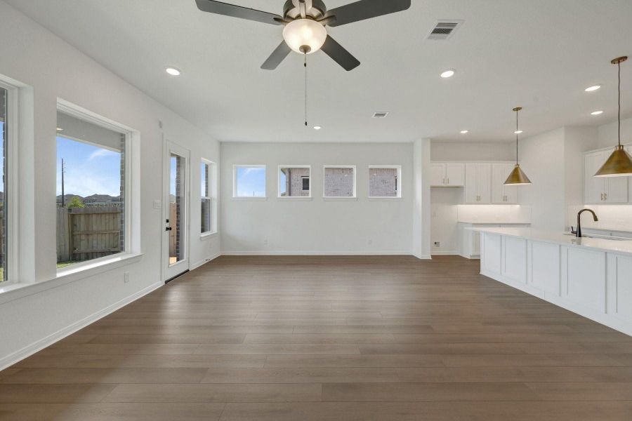 Spacious, unfurnished interior of a new home in The Grand Prairie - Retreat Collection, Hockley (Image 13).