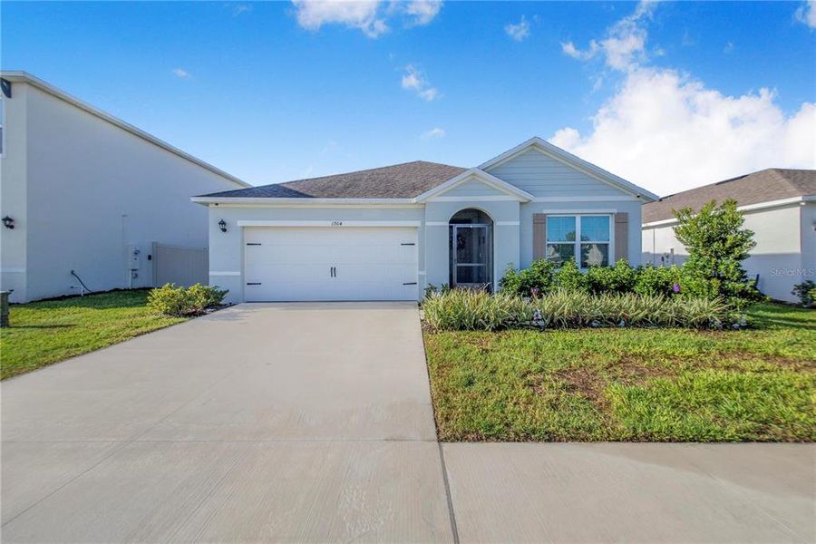 Front exterior of a new home in Bradbury Creek, Haines City, FL, highlighting curb appeal (Image 21).