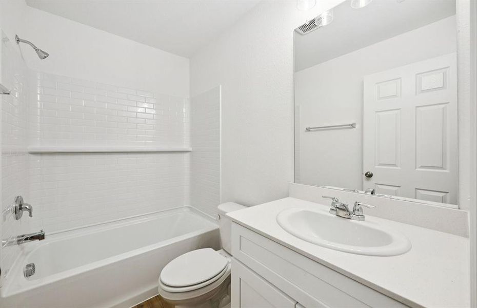 Spacious secondary bathroom Spacious secondary bathroom