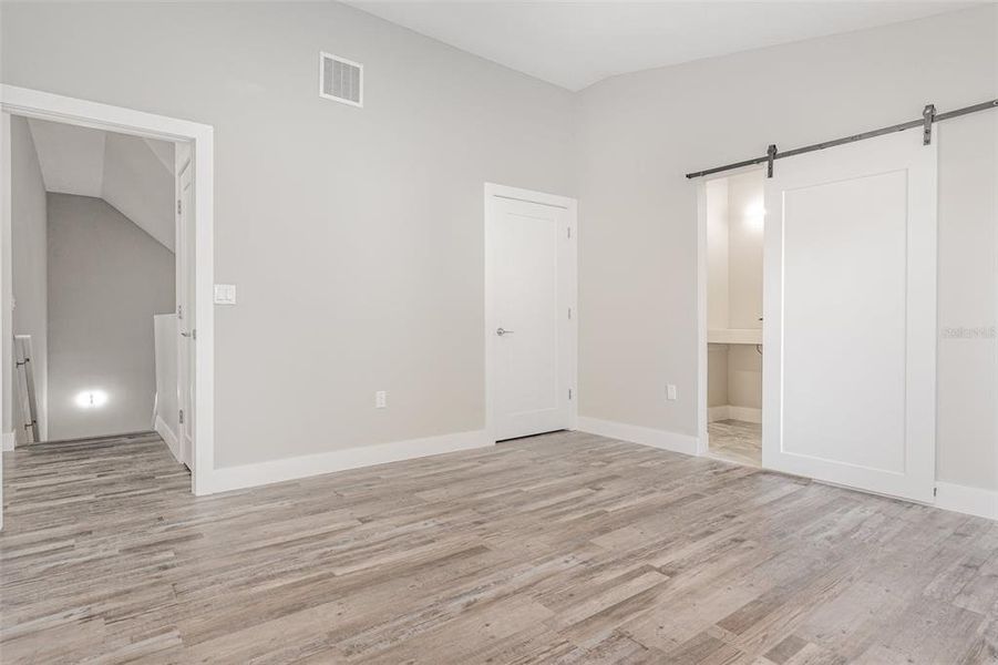 Spacious, unfurnished interior of a new home in , Palm Bay (Image 23).