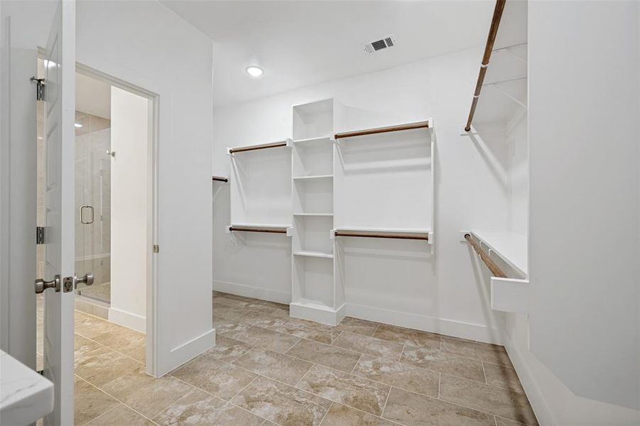 Spacious, unfurnished interior of a new home in , Fort Worth (Image 18).
