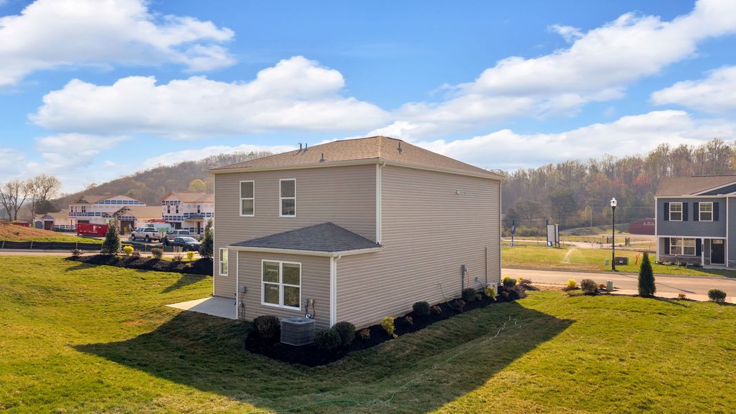 Exterior details and patio area of a home in Emory Creek, Harriman (Image 26).