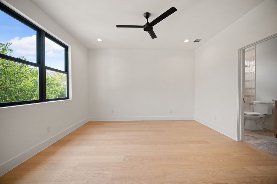 Spacious, unfurnished interior of a new home in , Dallas (Image 21).