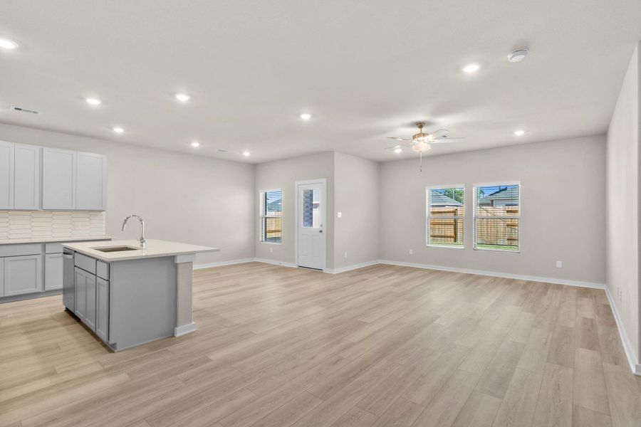 Spacious, unfurnished interior of a new home in Arabella on the Prairie 60', Richmond (Image 17).