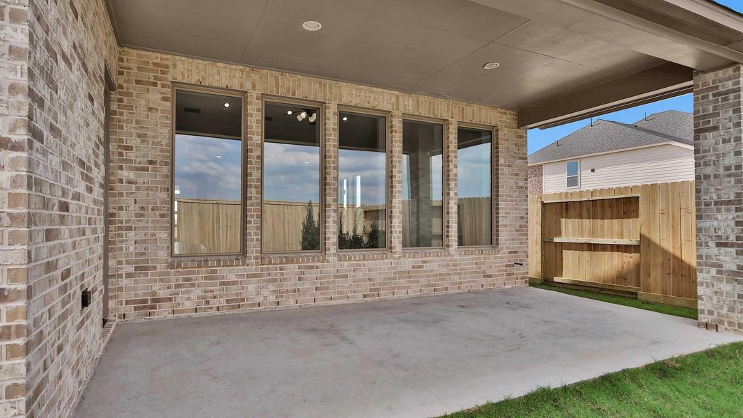Spacious, unfurnished interior of a new home in Cross Creek West 55', Fulshear (Image 8). Spacious, unfurnished interior of a new home in Cross Creek West 55', Fulshear (Image 8).