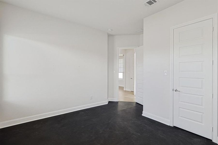 Spacious, unfurnished interior of a new home in Oak Creek Ranch, Midlothian (Image 22).