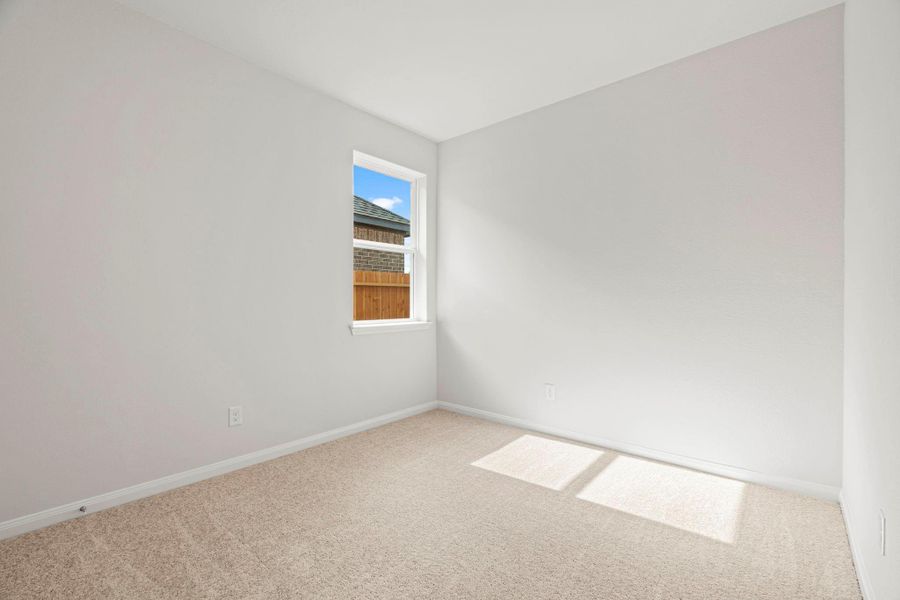 Spacious, unfurnished interior of a new home in Canterra Creek, Iowa Colony (Image 8).