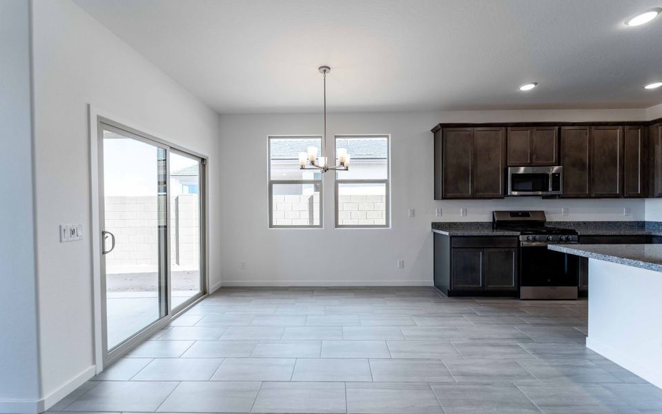 Spacious, unfurnished interior of a new home in Rancho Santa Rosa, Maricopa (Image 12).