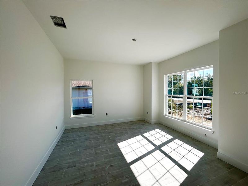 Spacious, unfurnished interior of a new home in , Punta Gorda (Image 4).