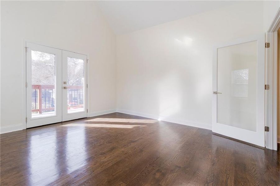 Spacious, unfurnished interior of a new home in , Atlanta (Image 13).